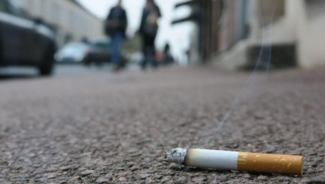 Cigarette jetée par terre, pollution des mégots