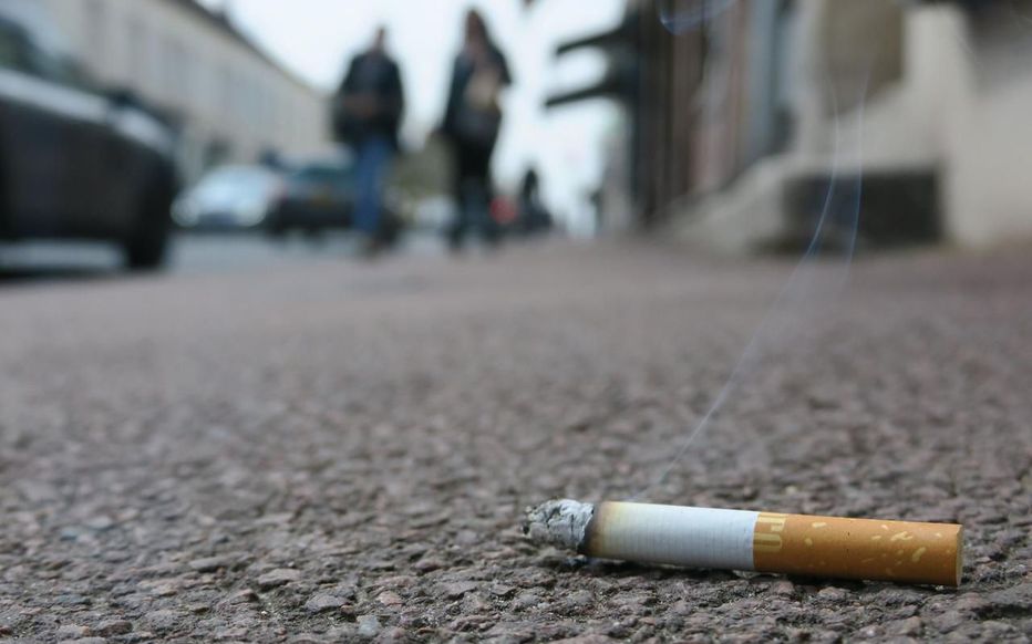 Cigarette jetée par terre, pollution des mégots